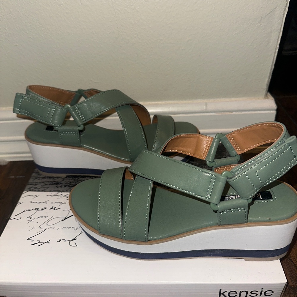 Kensie Wedges